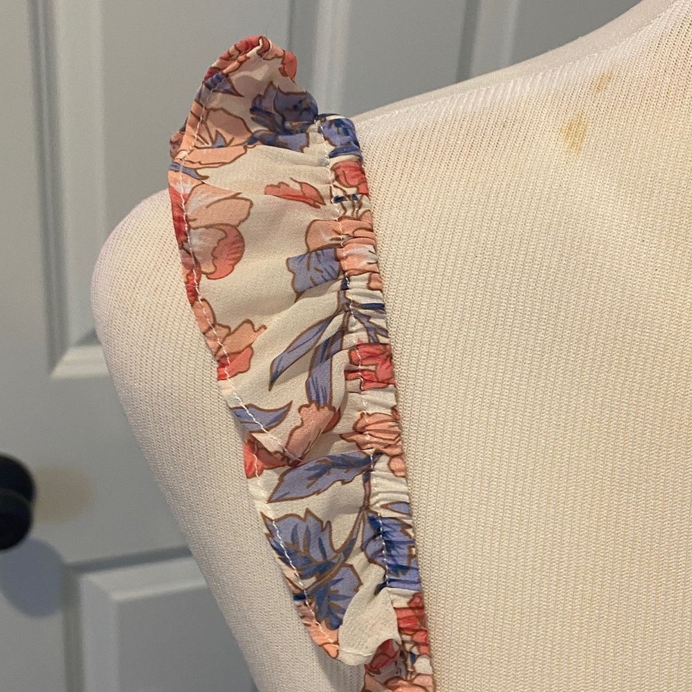 Floral Print Ruffle Crop Top - Picture 4 of 10